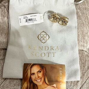 Kendra Scott Gold Floral Stud Earringsp